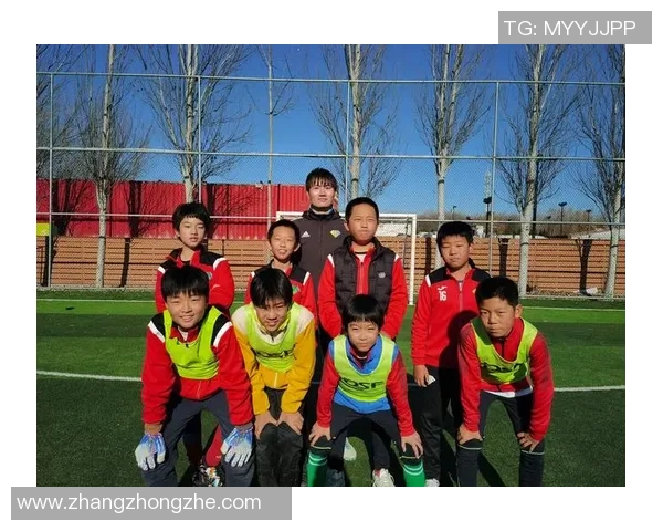 小小爱足球：培养孩子们的团队精神与运动热情的快乐之旅